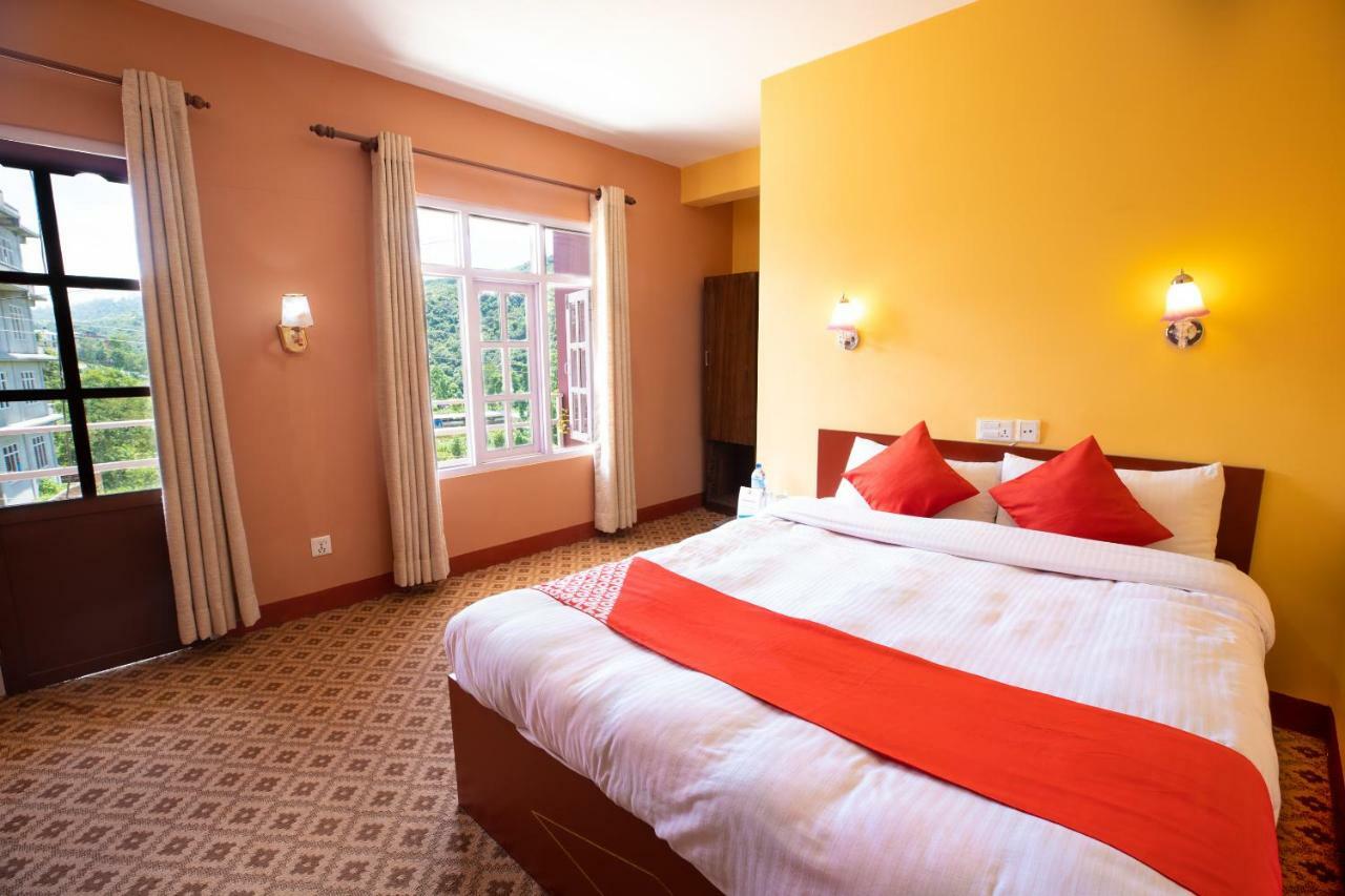 Oyo 281 Twins Kitchen Hotel Dhulikhel Bagian luar foto